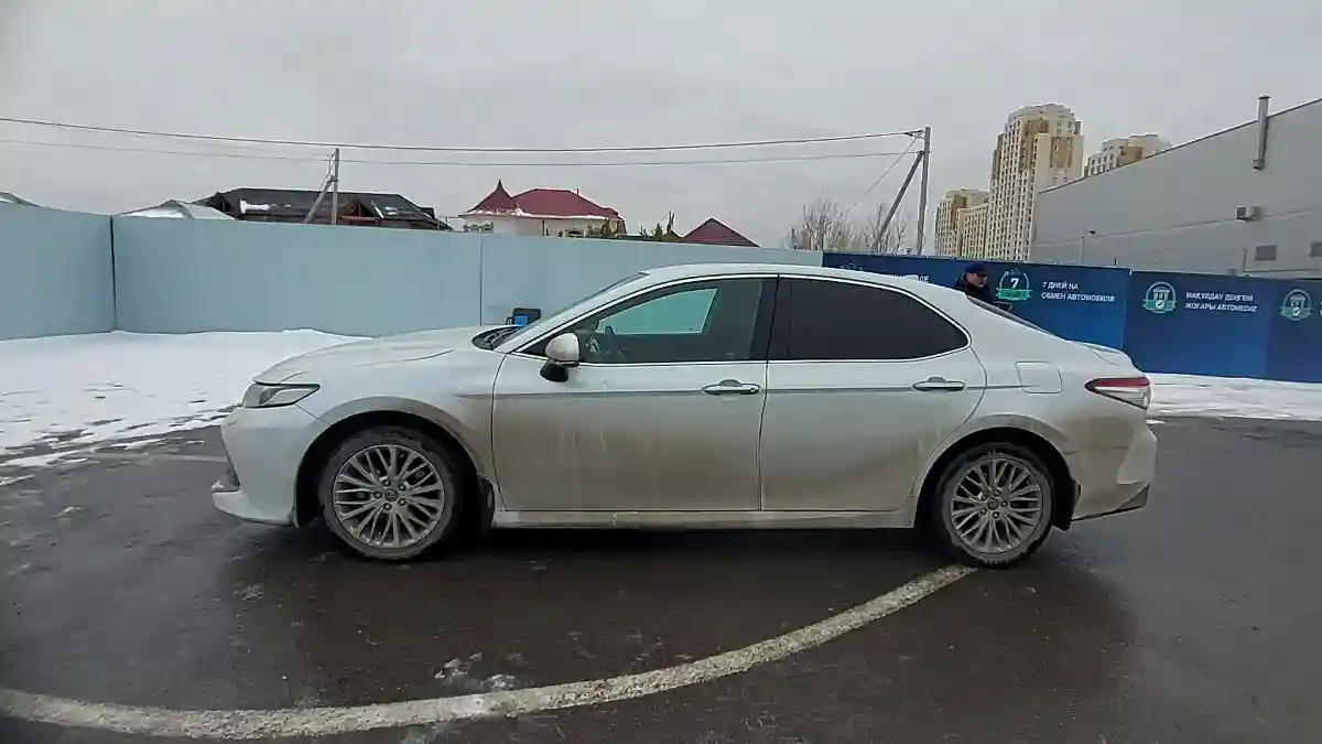 Toyota Camry 2018 года за 12 200 000 тг. в Шымкент