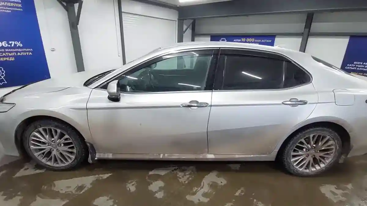 Toyota Camry 2018 года за 13 000 000 тг. в Астана