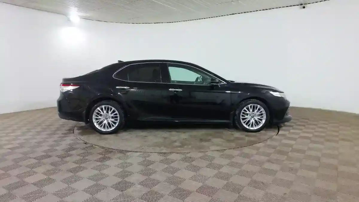 Toyota Camry 2019 года за 13 500 000 тг. в Шымкент