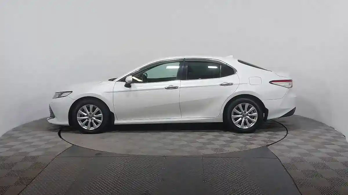 Toyota Camry 2019 года за 12 590 000 тг. в Астана