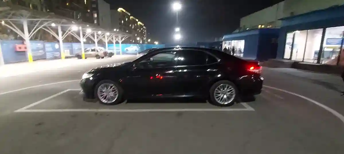 Toyota Camry 2018 года за 12 000 000 тг. в Алматы