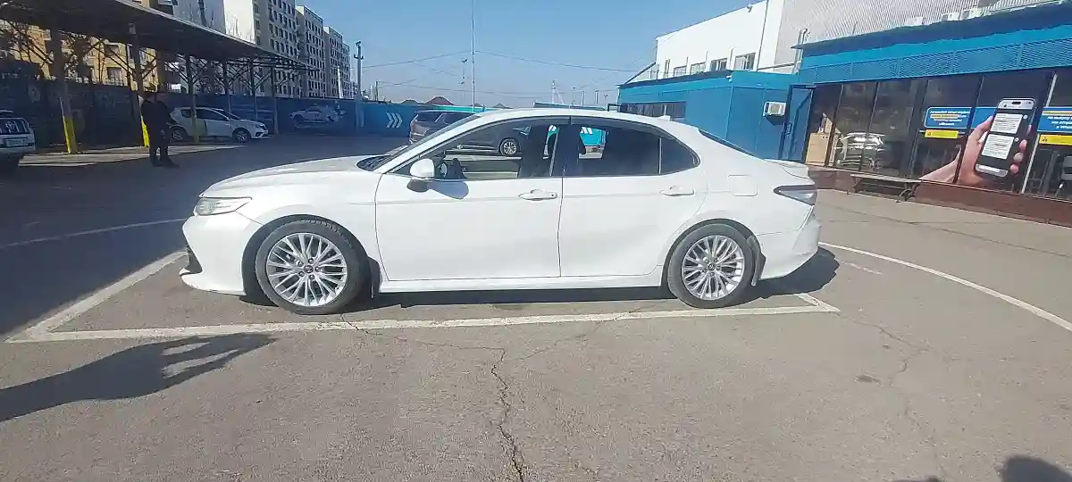 Toyota Camry 2019 года за 11 500 000 тг. в Алматы
