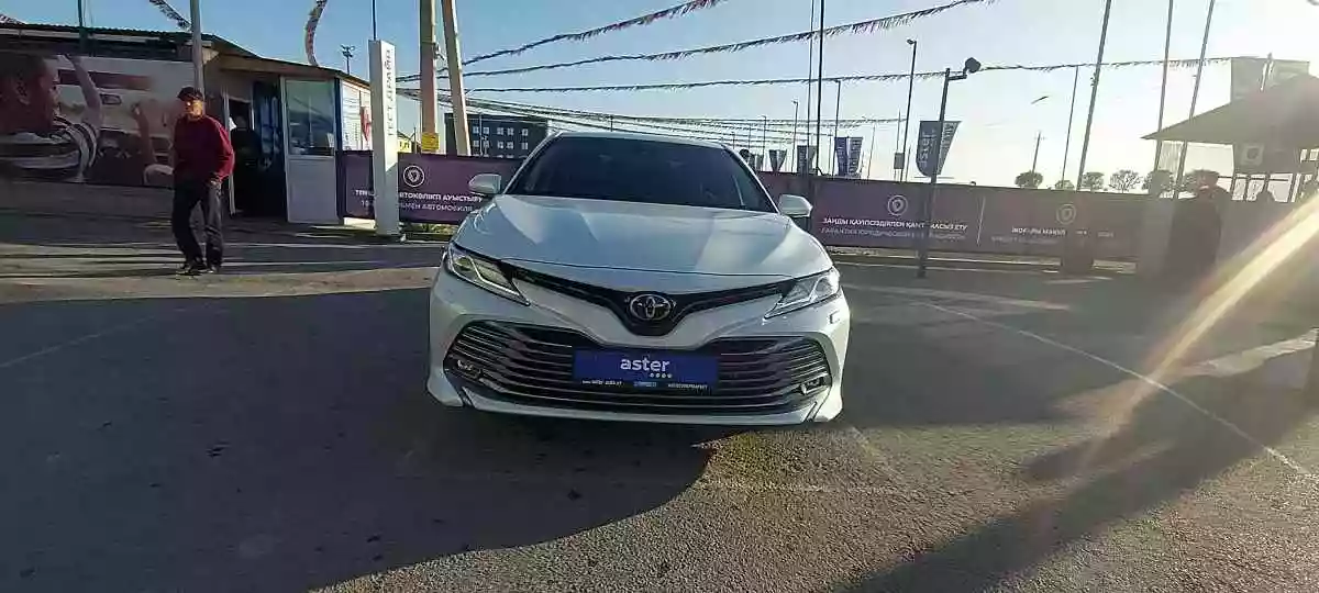 Toyota Camry 2020 года за 15 590 000 тг. в Шымкент