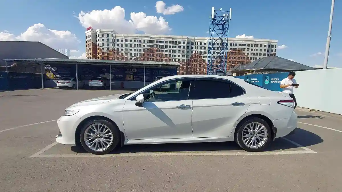 Toyota Camry 2020 года за 15 500 000 тг. в Шымкент