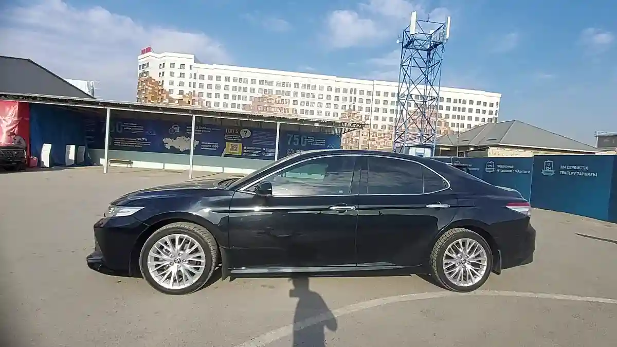 Toyota Camry 2021 года за 14 500 000 тг. в Шымкент