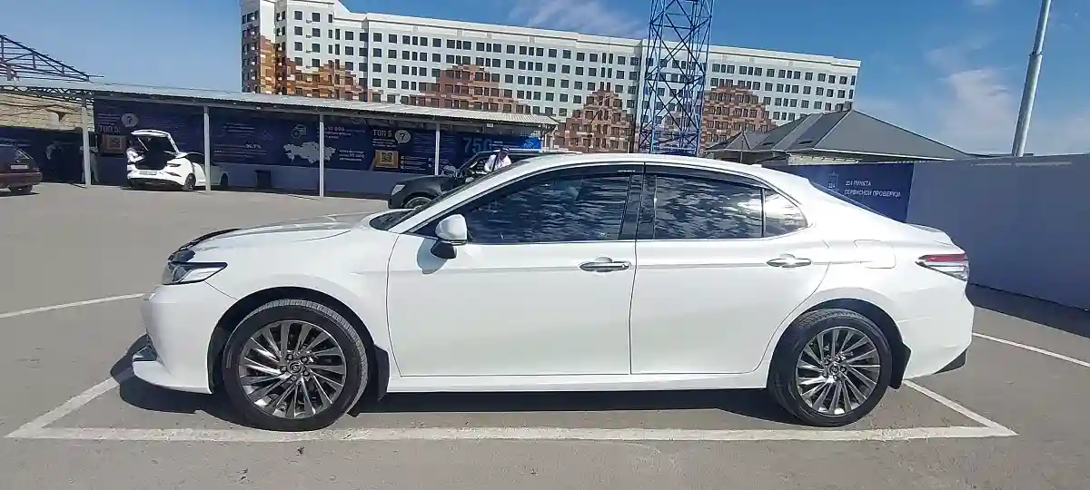 Toyota Camry 2019 года за 17 000 000 тг. в Шымкент
