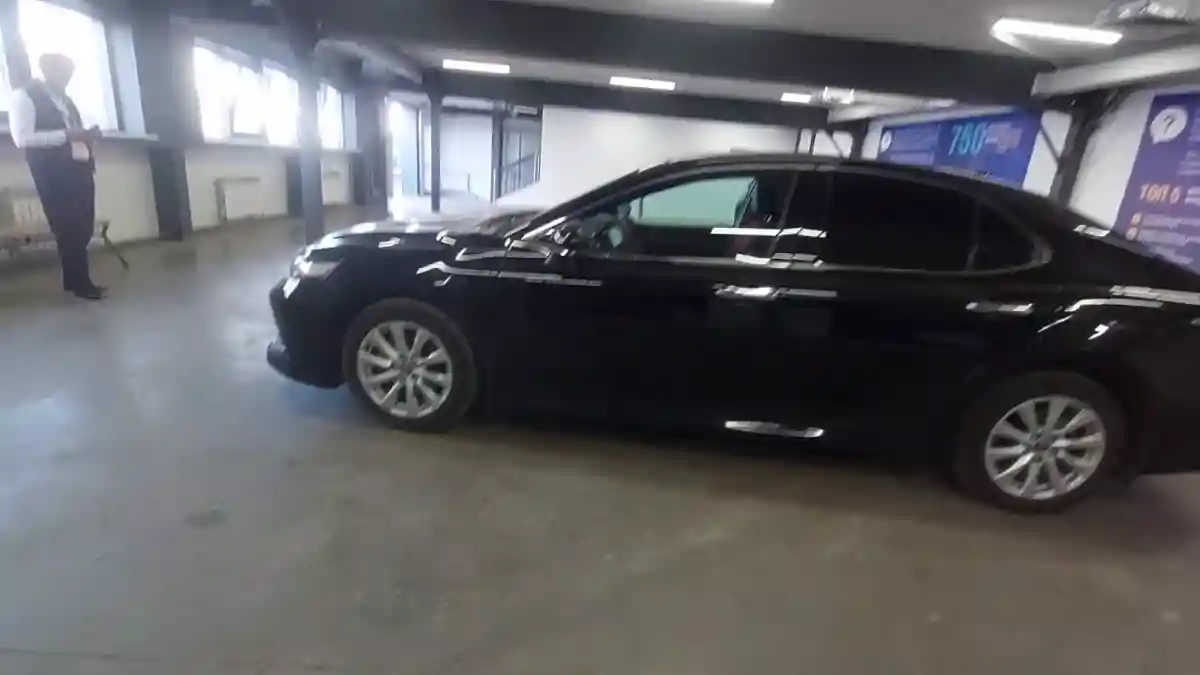 Toyota Camry 2019 года за 14 000 000 тг. в Астана