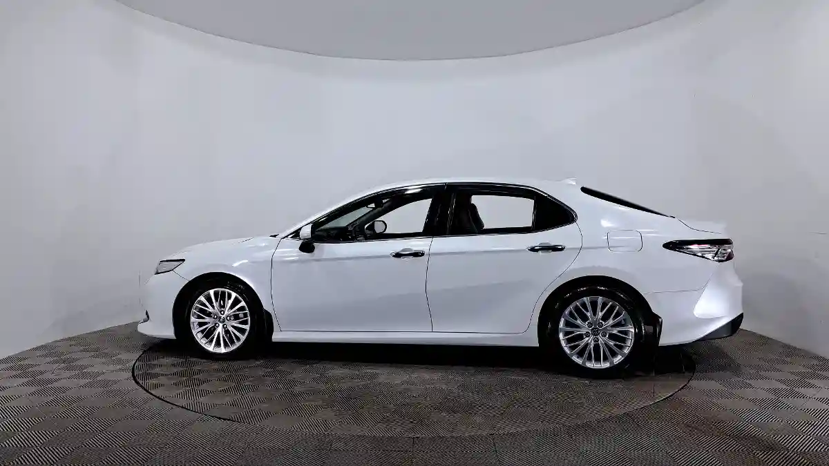 Toyota Camry 2019 года за 14 190 000 тг. в Астана