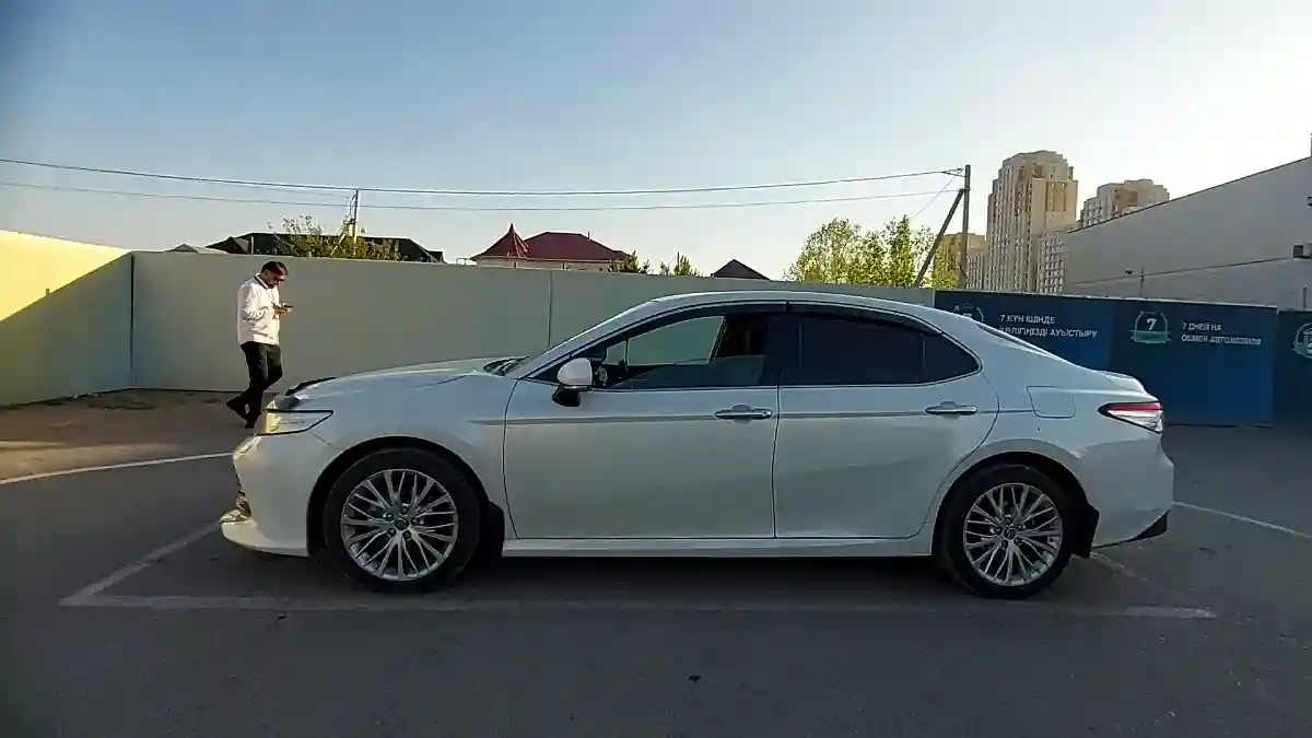 Toyota Camry 2019 года за 14 500 000 тг. в Шымкент