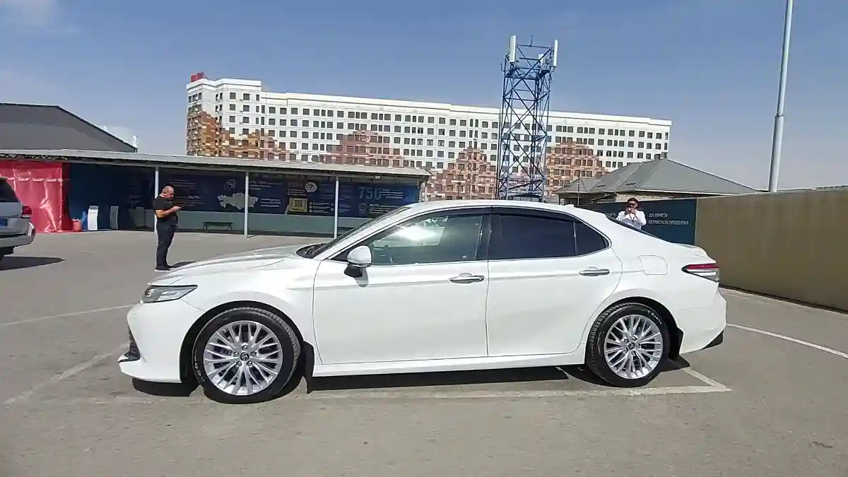 Toyota Camry 2020 года за 14 200 000 тг. в Шымкент