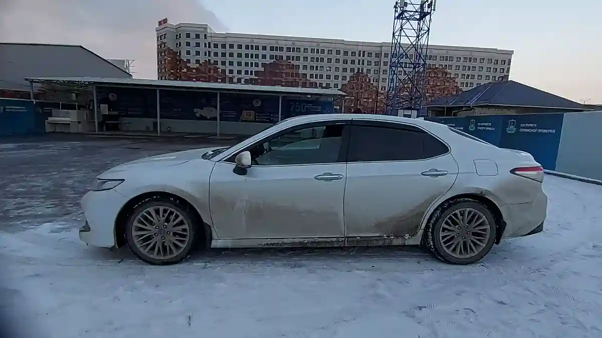 Toyota Camry 2018 года за 14 000 000 тг. в Шымкент