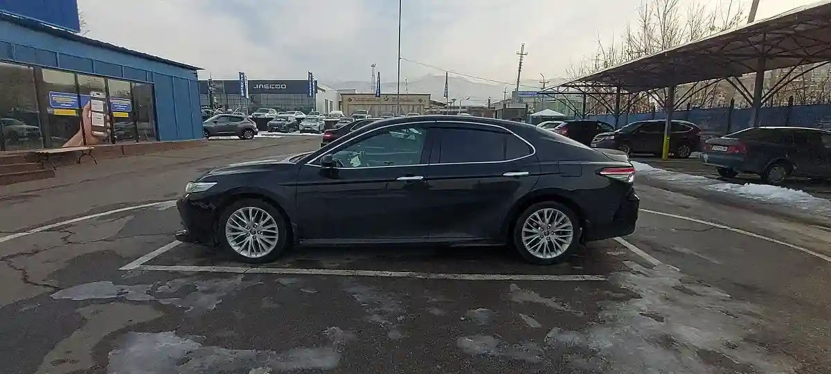 Toyota Camry 2018 года за 13 000 000 тг. в Алматы