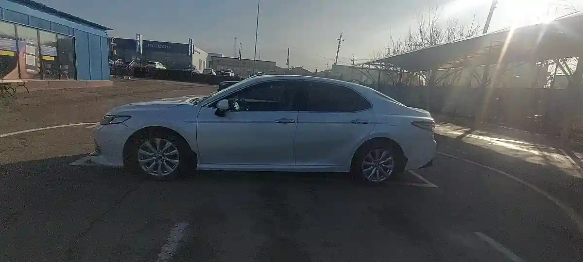 Toyota Camry 2019 года за 13 000 000 тг. в Алматы