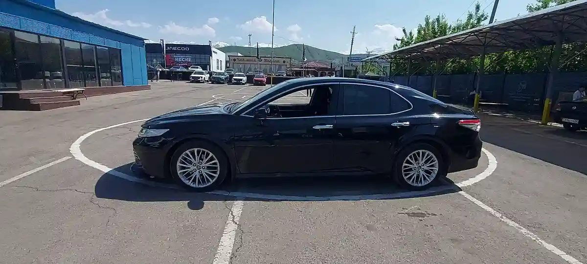 Toyota Camry 2019 года за 13 000 000 тг. в Алматы