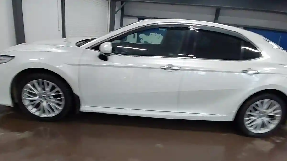 Toyota Camry 2020 года за 13 000 000 тг. в Астана