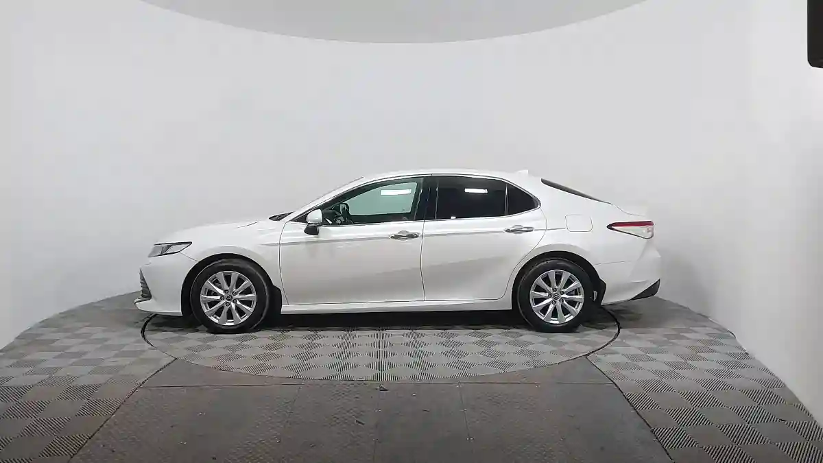 Toyota Camry 2020 года за 13 590 000 тг. в Астана
