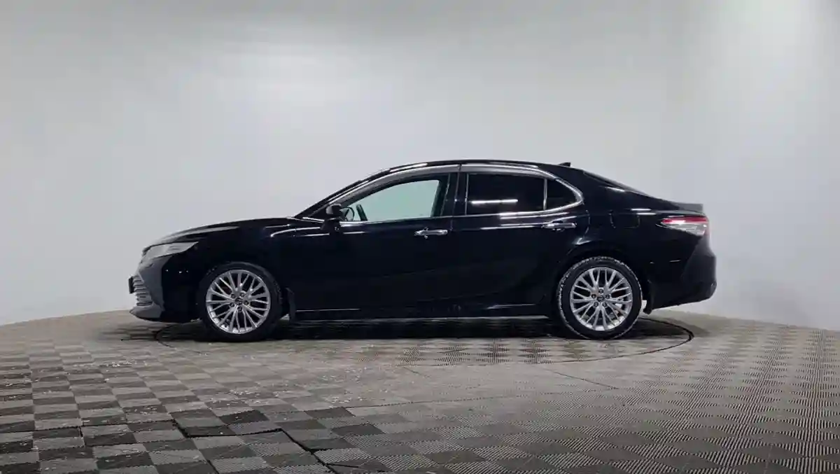 Toyota Camry 2019 года за 13 500 000 тг. в Алматы