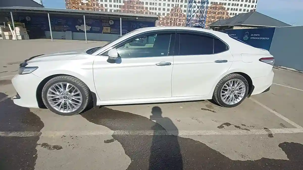 Toyota Camry 2019 года за 14 000 000 тг. в Шымкент