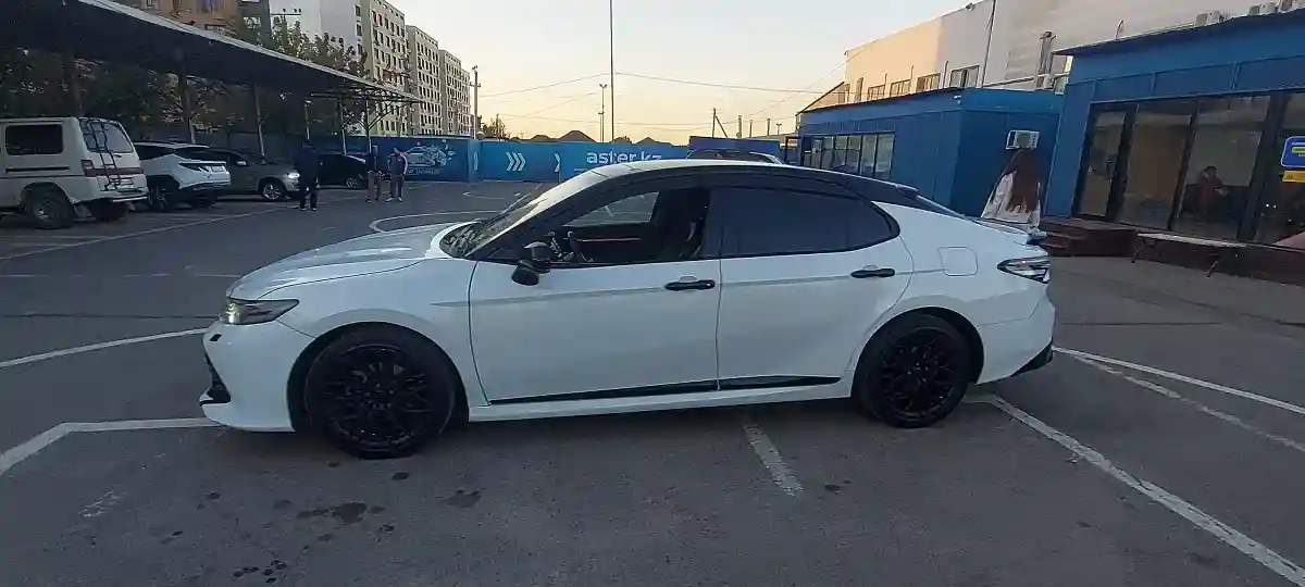 Toyota Camry 2020 года за 14 000 000 тг. в Алматы