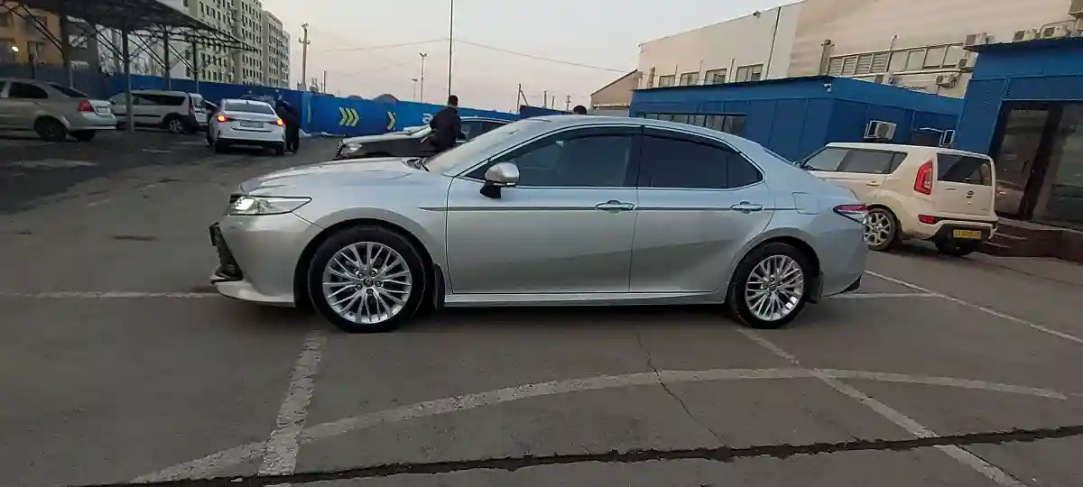 Toyota Camry 2021 года за 15 000 000 тг. в Алматы