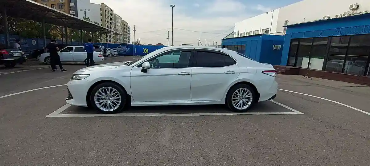 Toyota Camry 2019 года за 14 500 000 тг. в Алматы