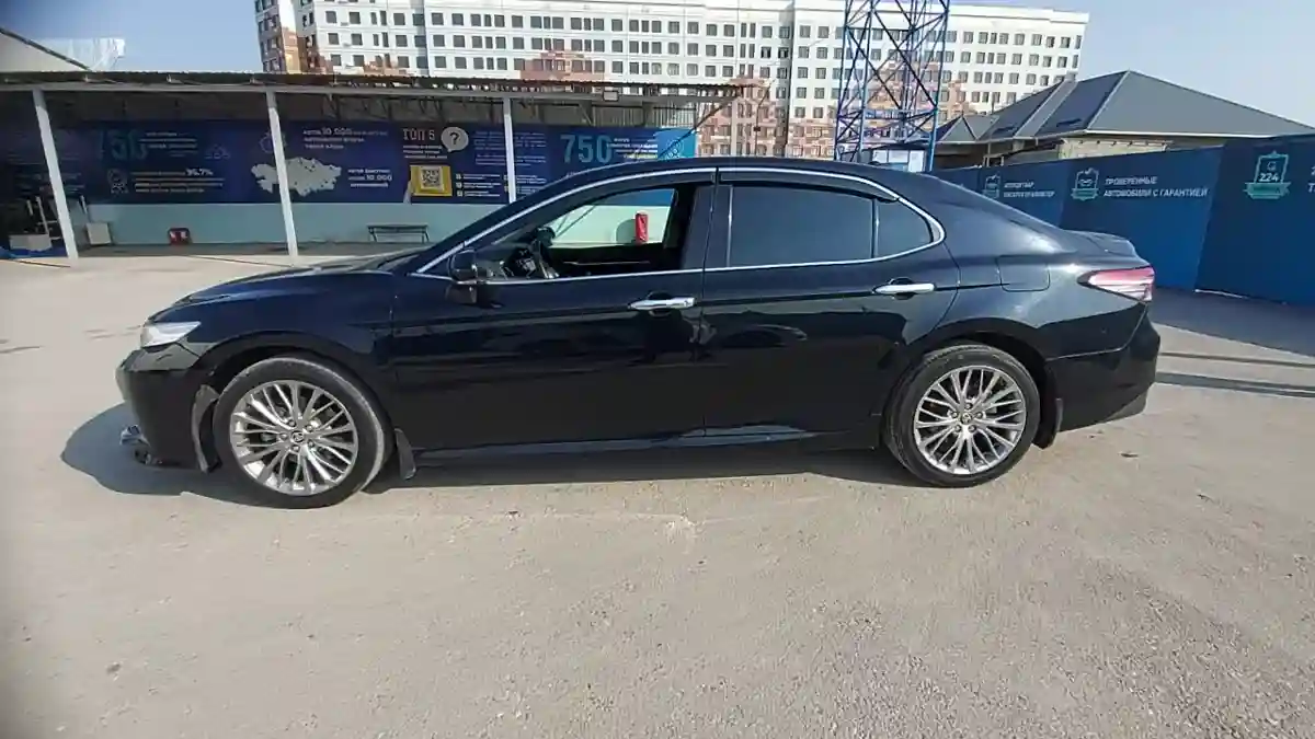 Toyota Camry 2020 года за 13 500 000 тг. в Шымкент