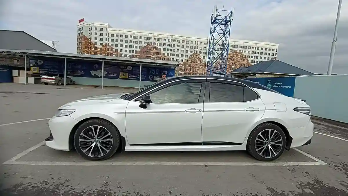 Toyota Camry 2020 года за 16 000 000 тг. в Шымкент