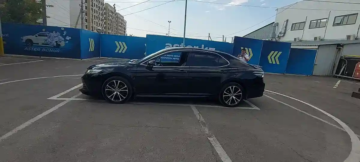 Toyota Camry 2020 года за 14 400 000 тг. в Алматы