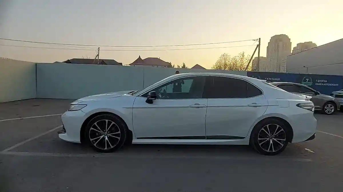 Toyota Camry 2020 года за 14 000 000 тг. в Шымкент