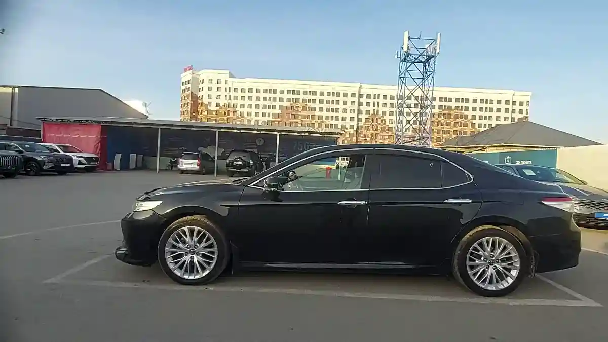 Toyota Camry 2018 года за 13 000 000 тг. в Шымкент