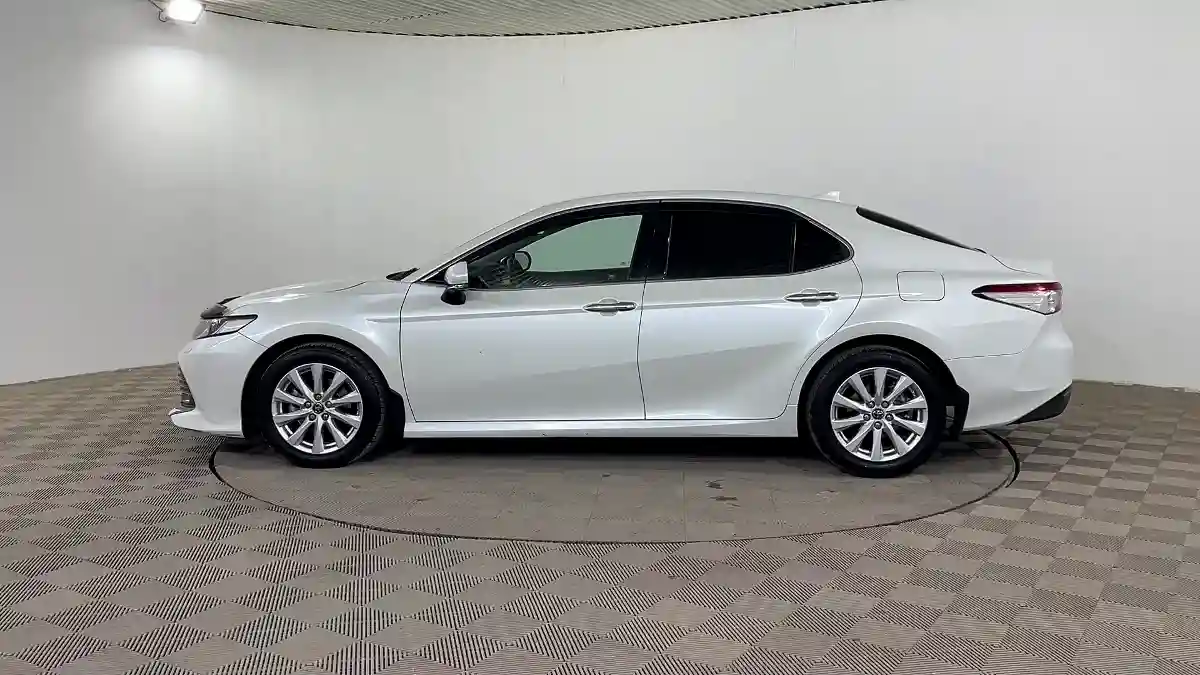 Toyota Camry 2018 года за 12 690 000 тг. в Шымкент