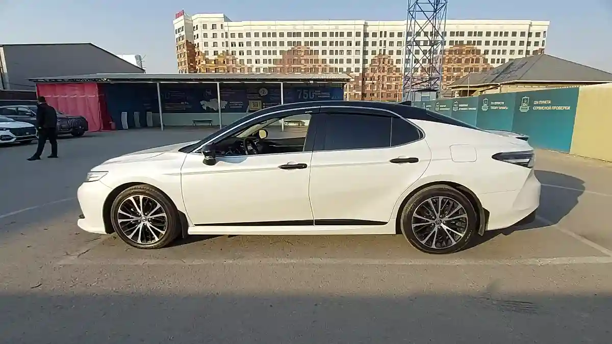 Toyota Camry 2020 года за 15 000 000 тг. в Шымкент
