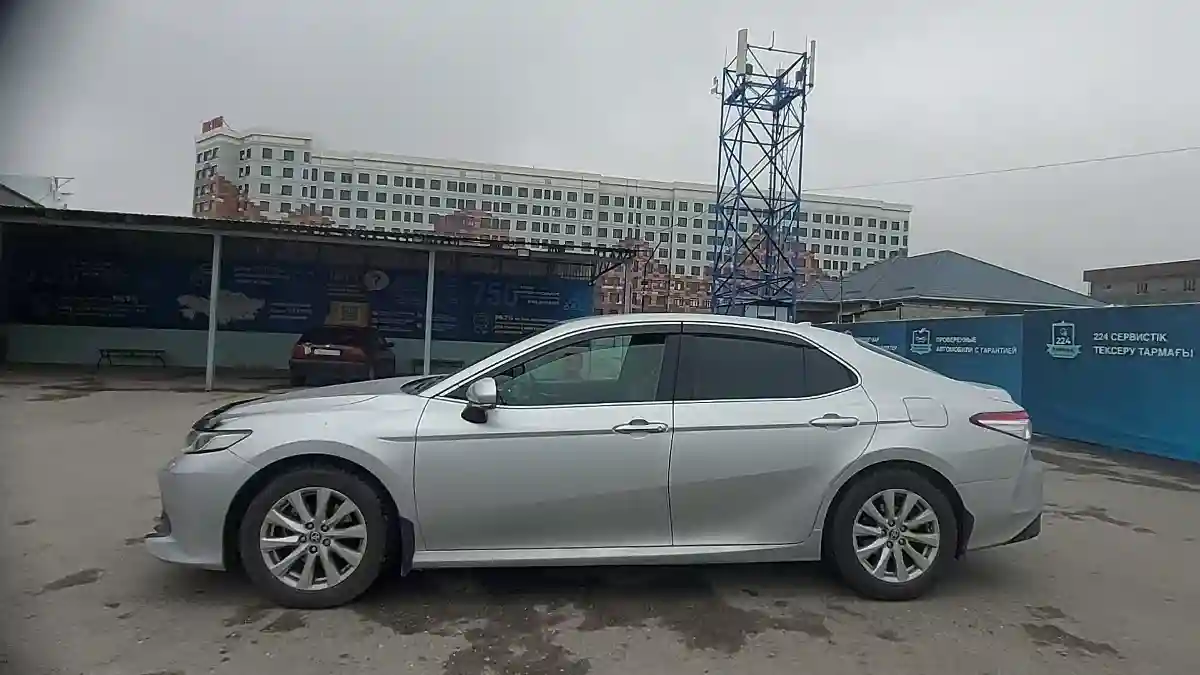 Toyota Camry 2020 года за 12 300 000 тг. в Шымкент