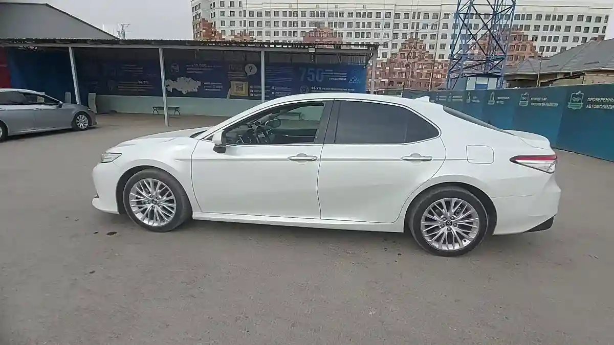 Toyota Camry 2018 года за 15 000 000 тг. в Шымкент