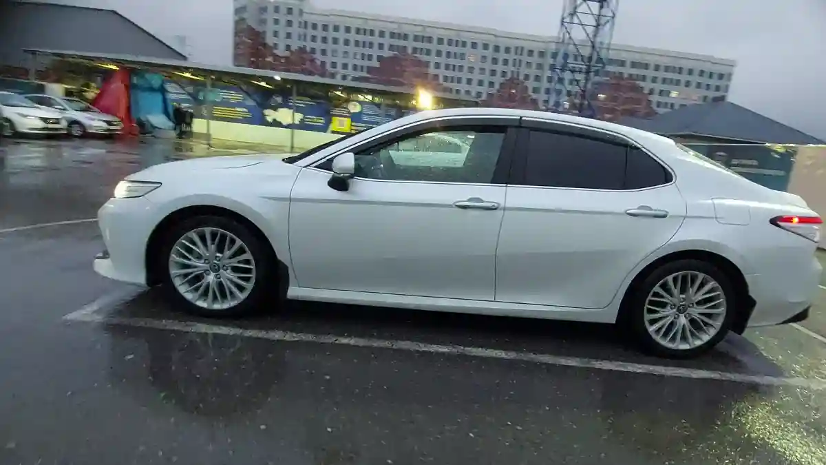 Toyota Camry 2019 года за 13 500 000 тг. в Шымкент