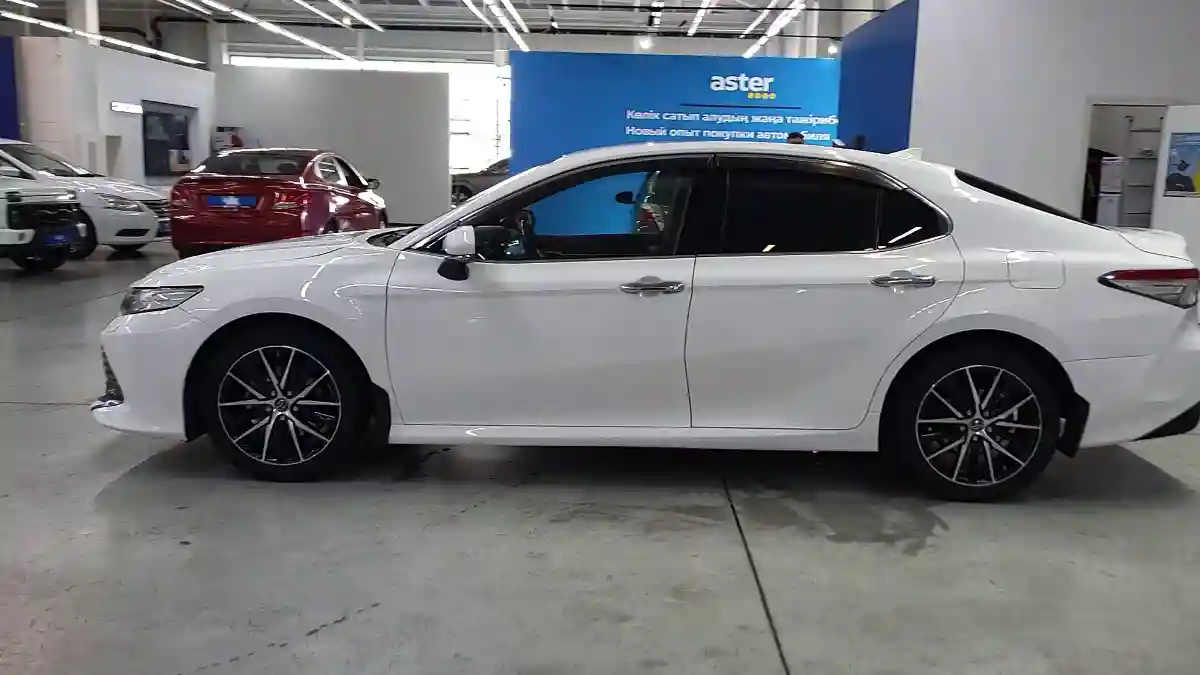 Toyota Camry 2018 года за 14 900 000 тг. в Усть-Каменогорск