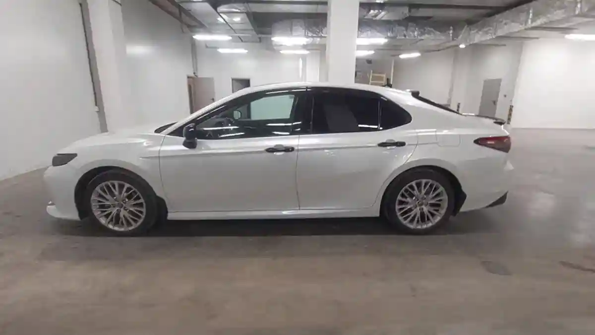 Toyota Camry 2019 года за 14 590 000 тг. в Астана