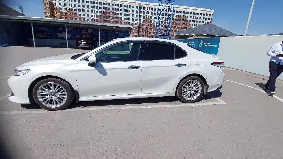 Toyota Camry 2019 года за 14 500 000 тг. в Шымкент