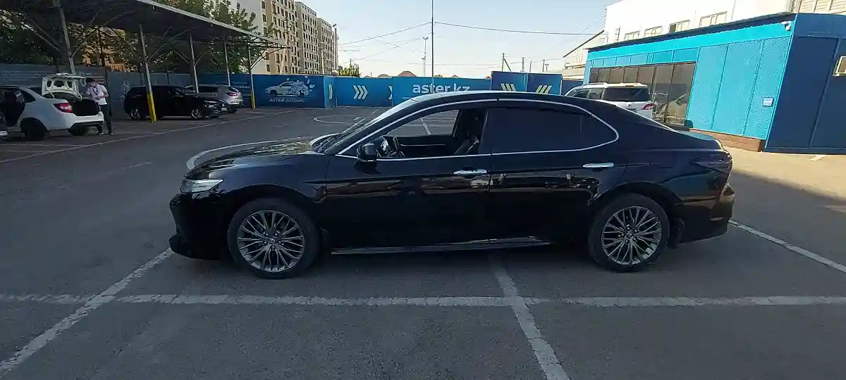 Toyota Camry 2018 года за 15 000 000 тг. в Алматы