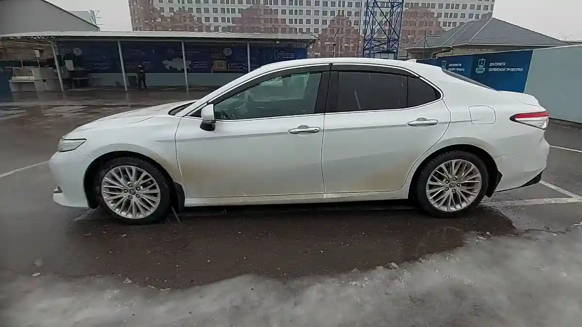 Toyota Camry 2018 года за 14 000 000 тг. в Шымкент