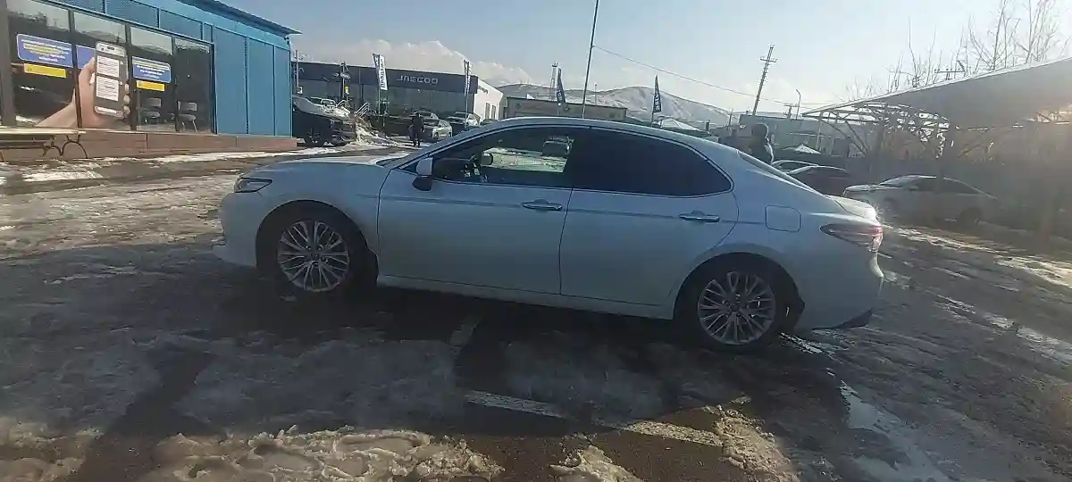 Toyota Camry 2019 года за 13 000 000 тг. в Алматы