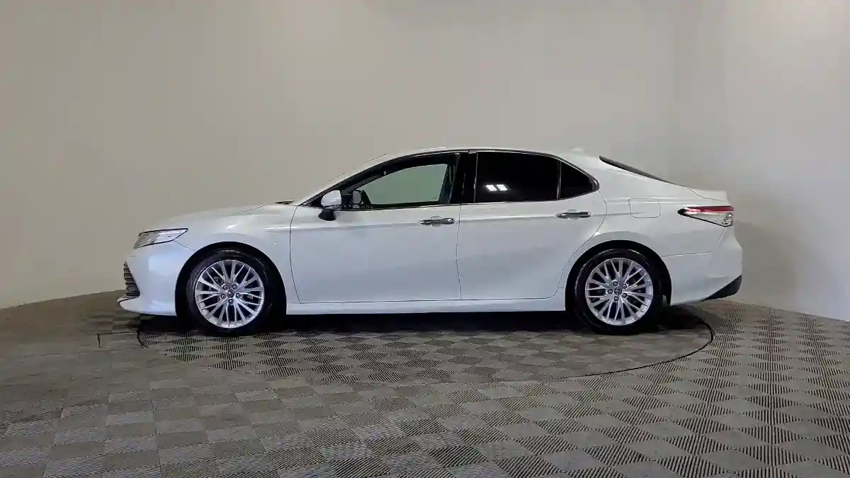 Toyota Camry 2020 года за 13 990 000 тг. в Алматы