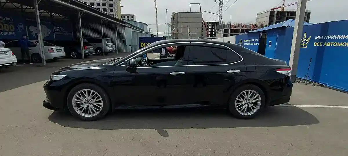 Toyota Camry 2019 года за 15 700 000 тг. в Алматы