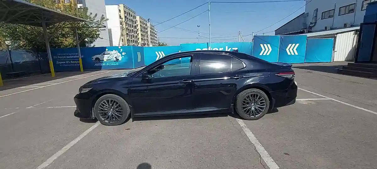 Toyota Camry 2020 года за 14 000 000 тг. в Алматы