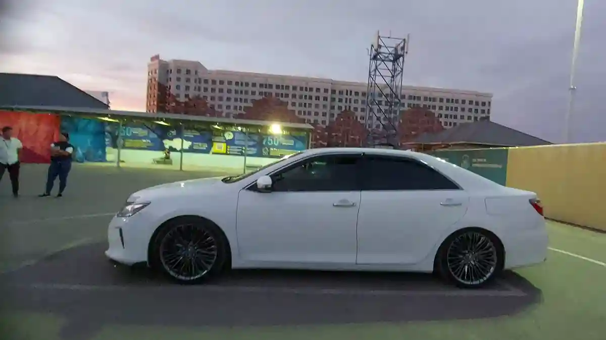 Toyota Camry 2015 года за 12 500 000 тг. в Шымкент