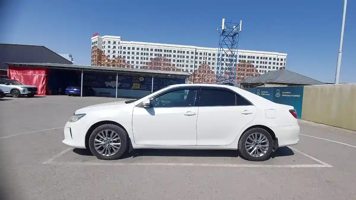 Toyota Camry 2015 года за 10 500 000 тг. в Шымкент