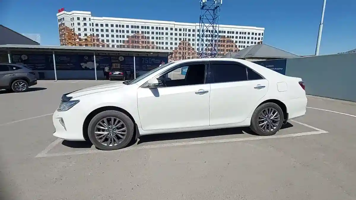 Toyota Camry 2017 года за 12 000 000 тг. в Шымкент