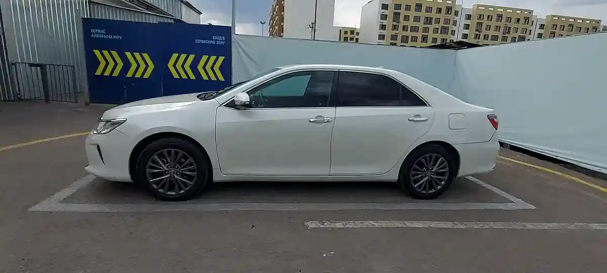 Toyota Camry 2017 года за 12 000 000 тг. в Алматы