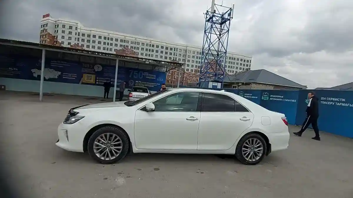 Toyota Camry 2017 года за 14 000 000 тг. в Шымкент