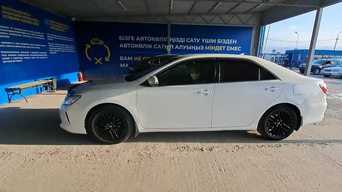Toyota Camry 2015 года за 10 000 000 тг. в Алматы